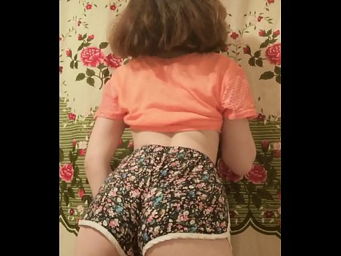 ❤️ Sexet ung babe laver en striptease ved at filme sine shorts på kamera Kvalitets porno at da.exomassage-surgut.ru